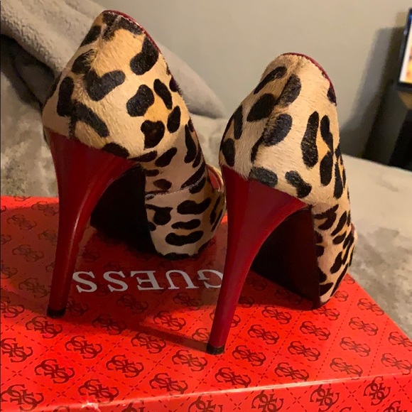 Women Heels - Picture 3 of 6